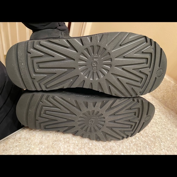 Ugg Sz 6 Black Classic Boot GREAT condition - Picture 2 of 5